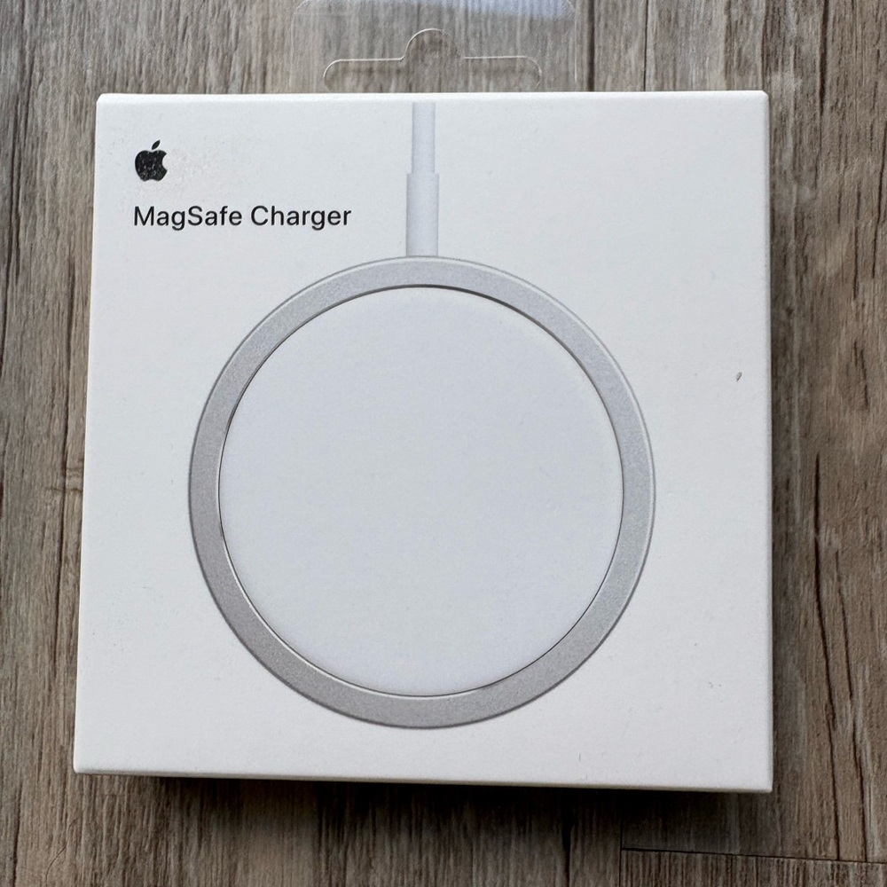 Apple MagSafe Charger (1m) - Wireless Charger with Fast Charging Capability